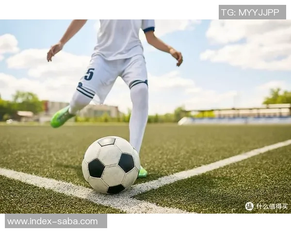 足球性感的魅力展现与球场风情的完美结合让人心动不已 足球性感的魅力展现与球场风情的完美结合让人心动不已