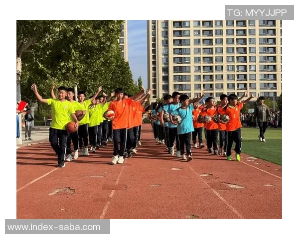 追寻足球背影的足迹与梦想在世界的舞台上绽放光芒 追寻足球背影的足迹与梦想在世界的舞台上绽放光芒